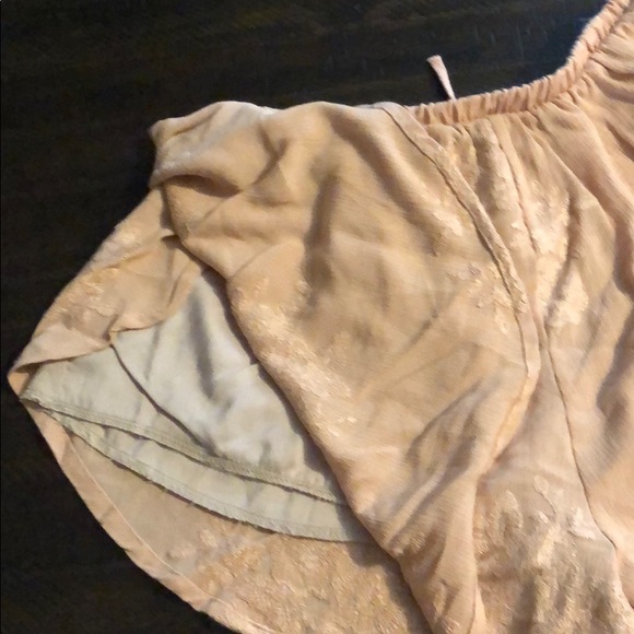 Kendall and Kylie Woman’s Shorts - Picture 5 of 5